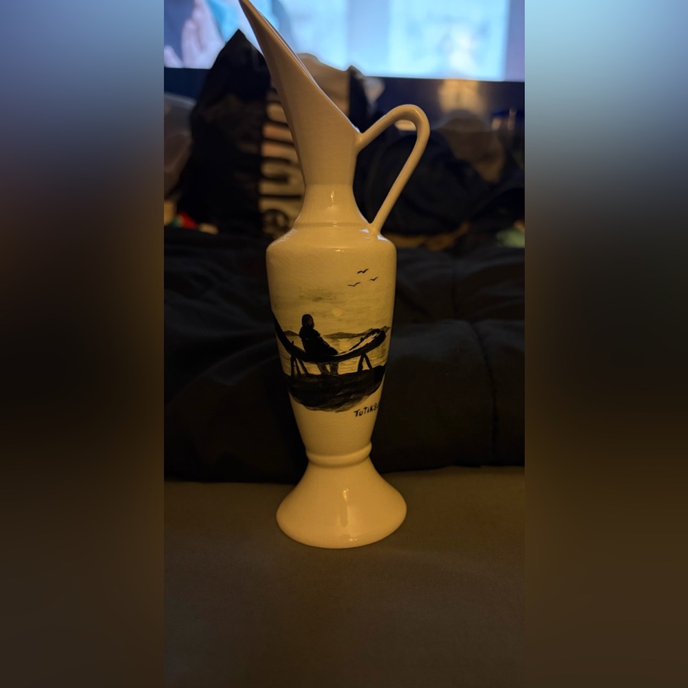 Vintage Bering Sea Original Hand Painted Canoe 8 “Vase Alaskan Tutiksuk Inuit